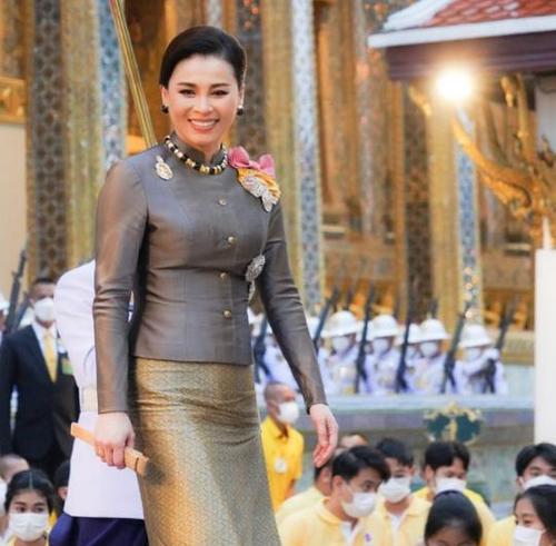 探析《某某宗女修修炼手札》中的独占欲和黑化值现象（女修修炼之路上的黑暗心理与游戏设计）