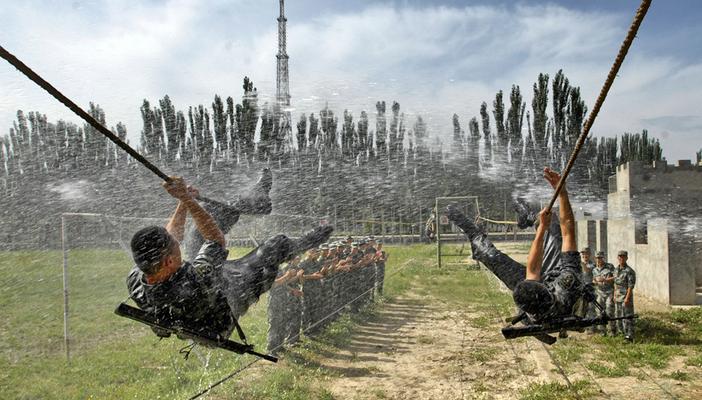 《明日之后攀登绳索攻略》（掌握攀爬绳索技巧）