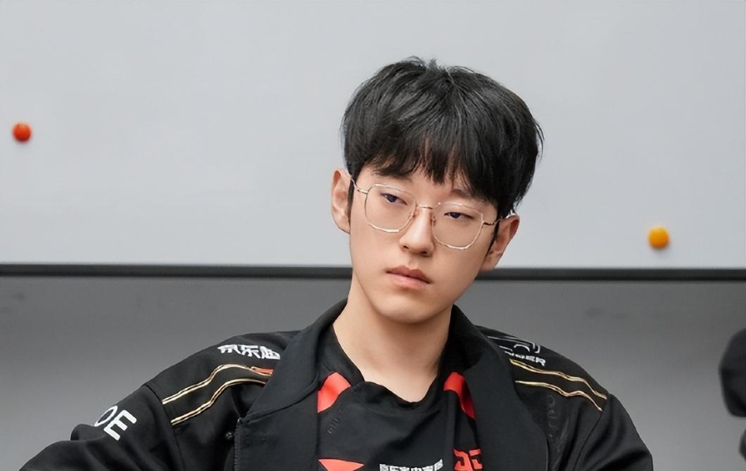 【JDG成为投资最失败战队，粉丝高喊Scout退役，pezy彻底坑没了心气】图4